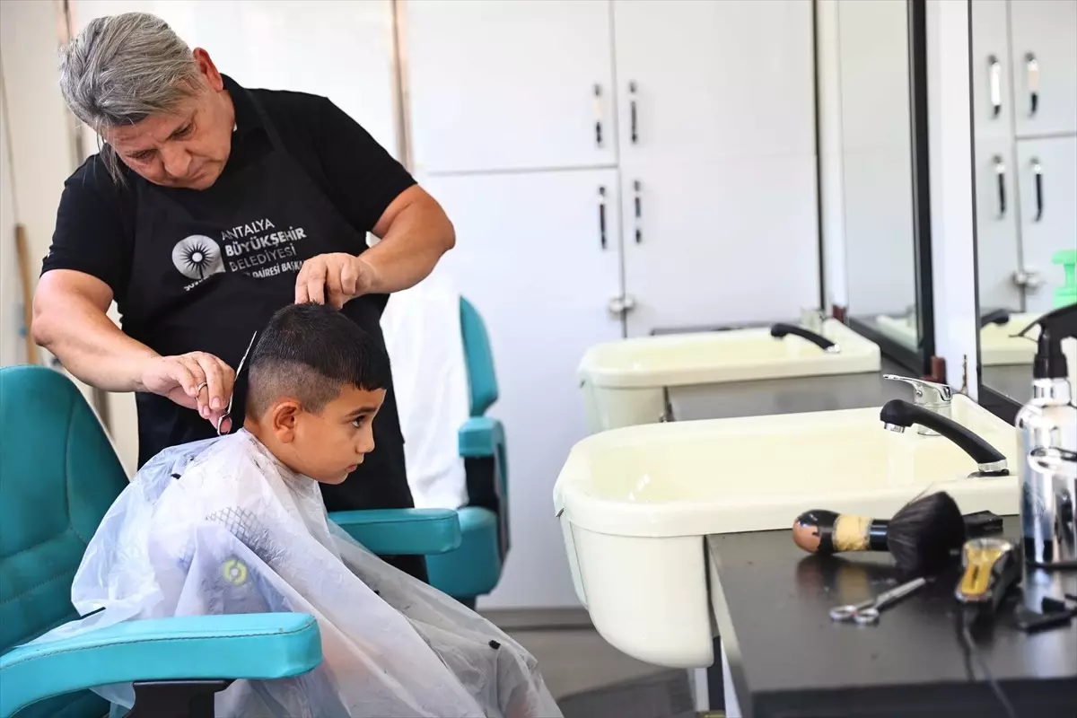 antalyada ucretsiz mobil kuafor hizmeti C8CwO3FW