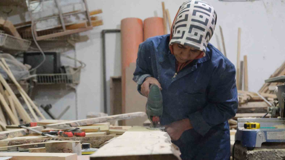 kadin girisimci tek basina hem uretiyor hem onariyor 9b2Q3mfn