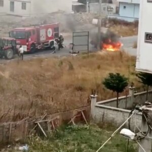 kapaklida alev alan aracta faciadan donuldu FaWEnGYc