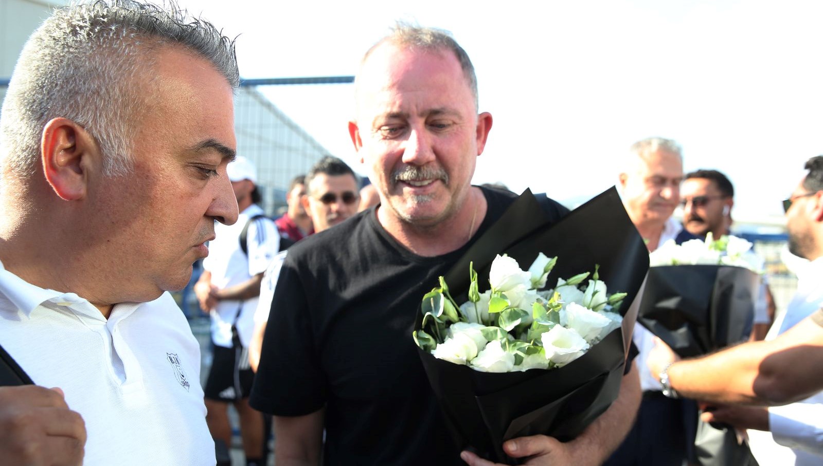 besiktasta sergen yalcinin transfer talepleri ortaya cikti n4SKEWu2