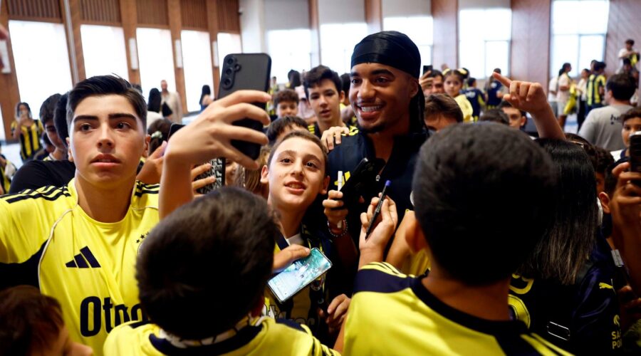 fenerbahceli futbolcular ankarada cocuklarla bulustu Qlac5LPn