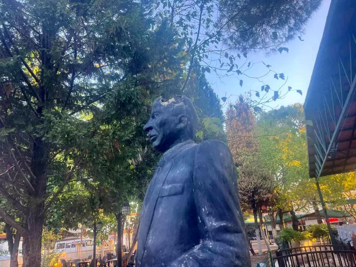 buldanda efsane baskan talat tarakcinin abidesi bakimsiz kaldi TEABZHh4.jpg