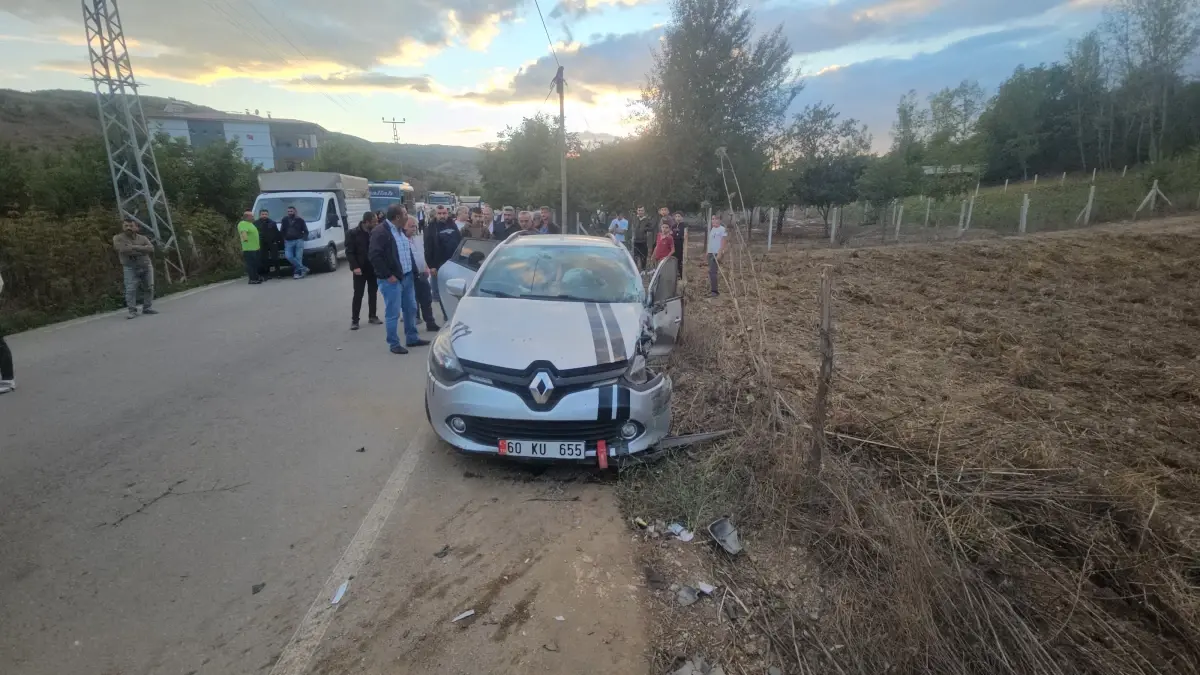 tokatta minibus ve otomobil carpisti 5 yarali LAqERaVF