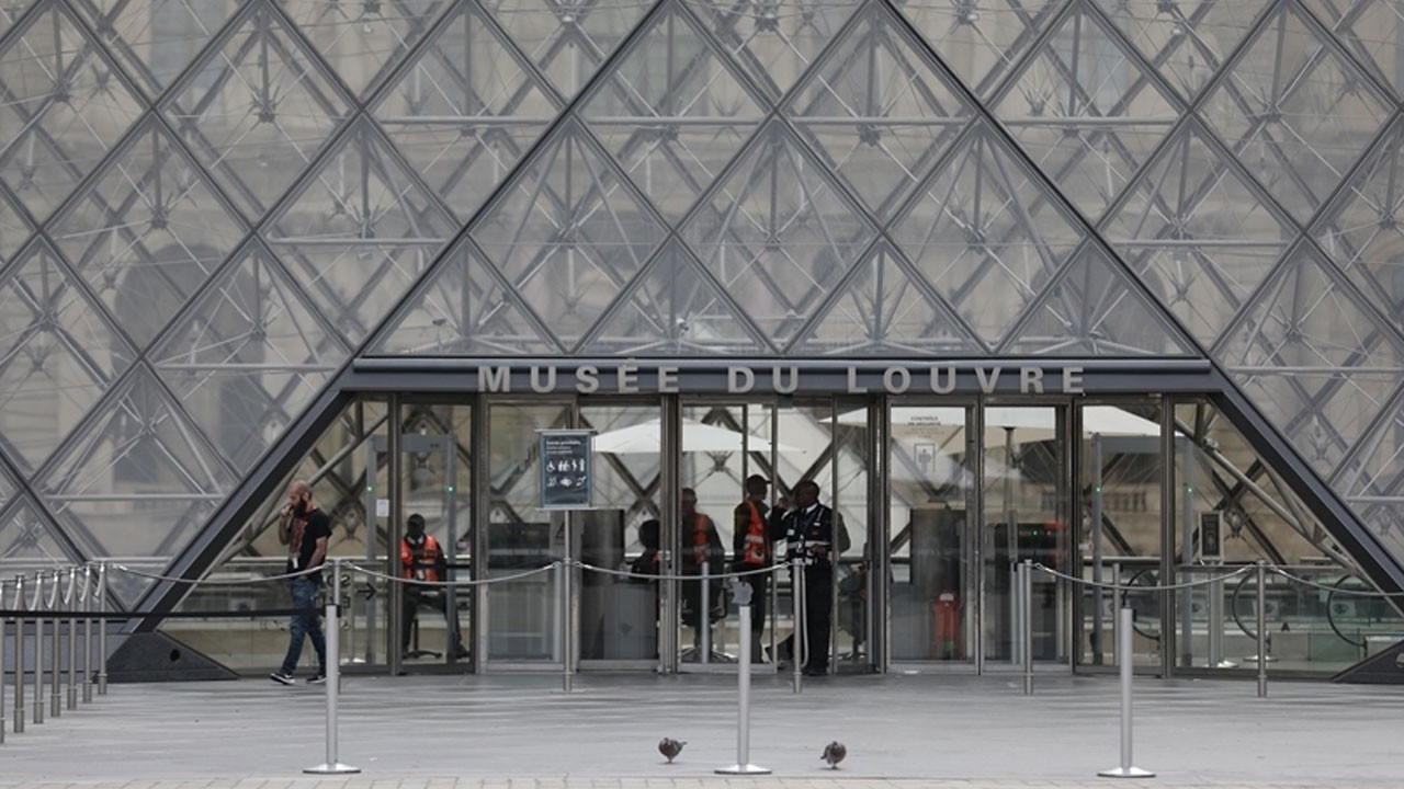 louvre muzesi soygununda skandal guvenlik sifresi louvre cikti rukUslBp.jpg