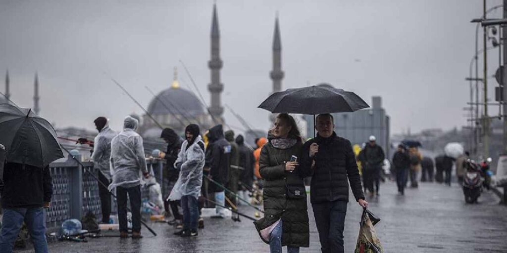 valilik-tedbirli-olun-dedi-istanbulda-kuvvetli-yagis-icin-saat-verildi-bOICbWIb