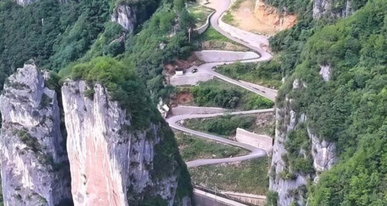 Dağların Arasında Zorlu Bir Yol: Lingpaishi