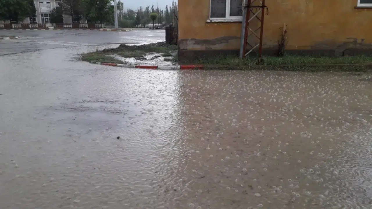 Sivas’ta Sel Felaketi Sonrası 11 Köy Yolu Ulaşıma Kapandı